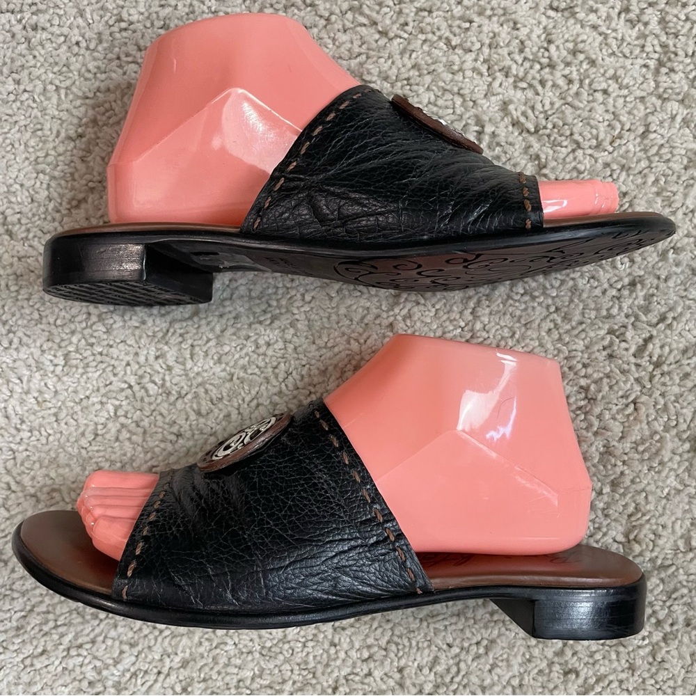 Women's BRIGHTON Black Leather MOLLY Silver Medallion SLIDES Sandals  9 M - Picture 4 of 6